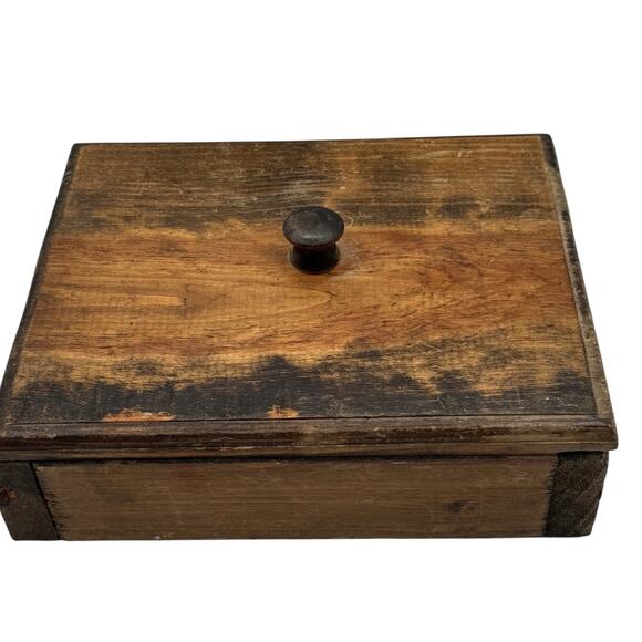 Primitive Wooden Box with Lid Handmade 9" x 7" Rustic Basic Weathered Wood Vtg - Picture 2 of 16